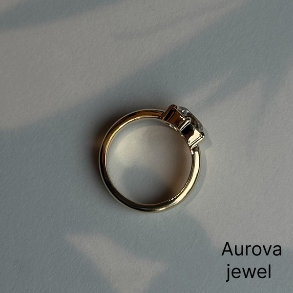Round Cut Diamond Split Shank Ring | Gold Engagement Ring | Aurova Jewel