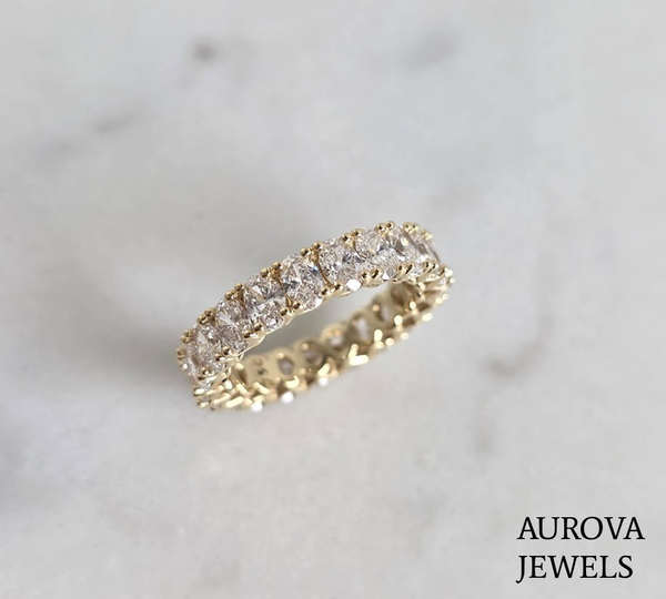 Oval Diamond Eternity Band | Shared Prong Gold Wedding Ring