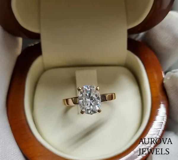 Oval Cut Solitaire Diamond Engagement Ring | Classic Gold Ring