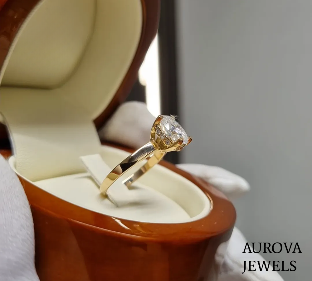 Oval Cut Solitaire Diamond Engagement Ring | Classic Gold Ring