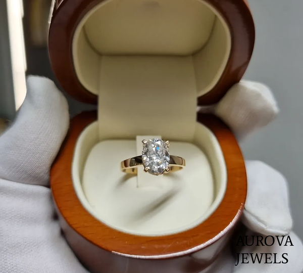 Oval Cut Solitaire Diamond Engagement Ring | Classic Gold Ring