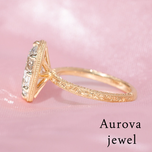 Oval Halo Diamond Engagement Ring in 14K Yellow Gold