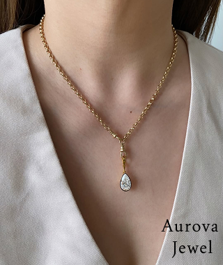 Elegant Pear Shape Diamond Pendant Necklace in Yellow Gold