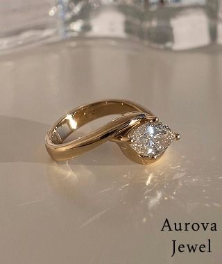 Luxury Cushion Cut Solitaire Diamond Engagement Ring in 14K Yellow Gold &ndash; Modern Twisted Statement Bridal Ring for Women